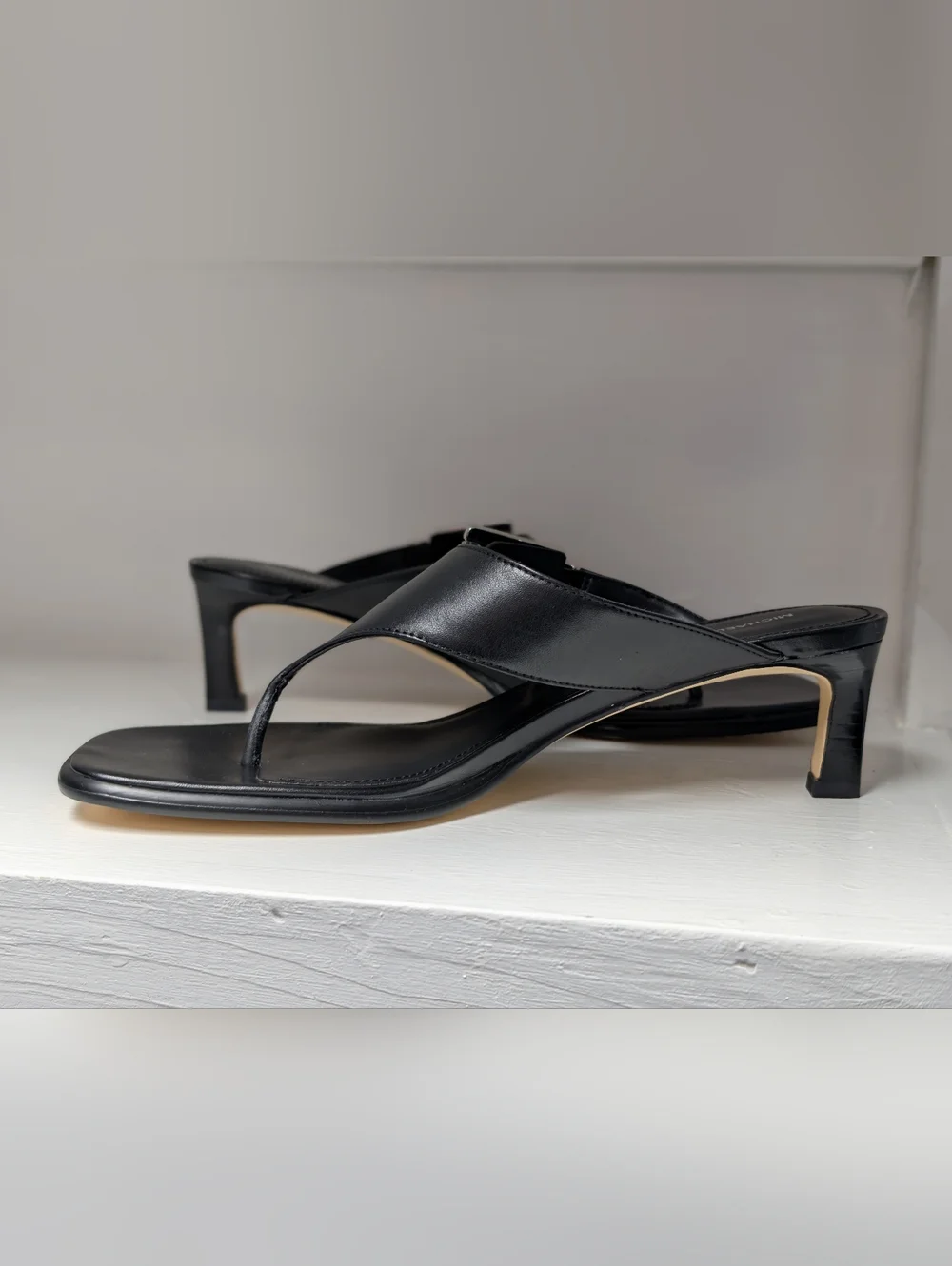 Michael Kors Genuine Leather Kitten Heel Thong Sandal With Buckle Black 7.5 - Picture 2 of 5